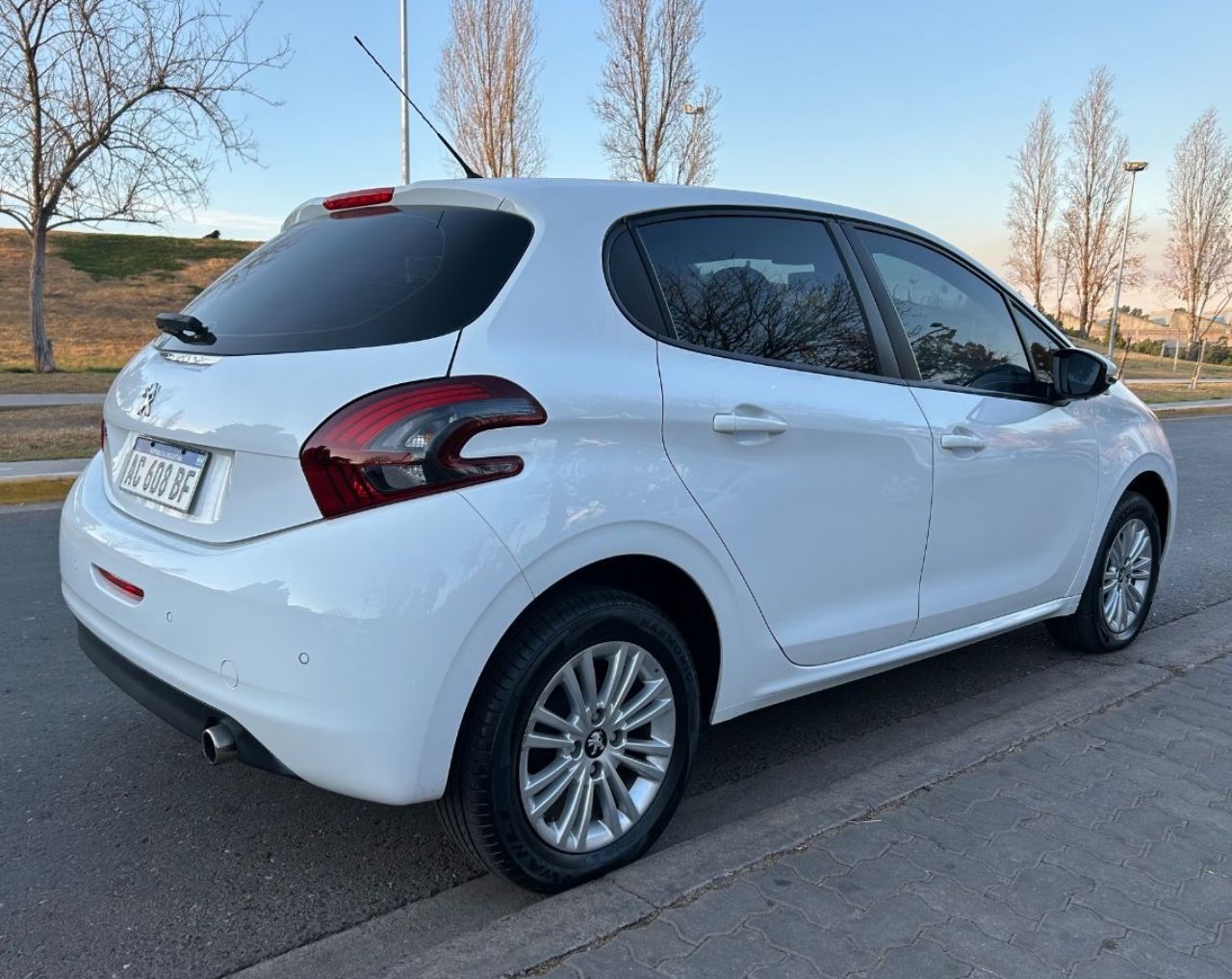 Peugeot 208 Usado Financiado en Mendoza, deRuedas