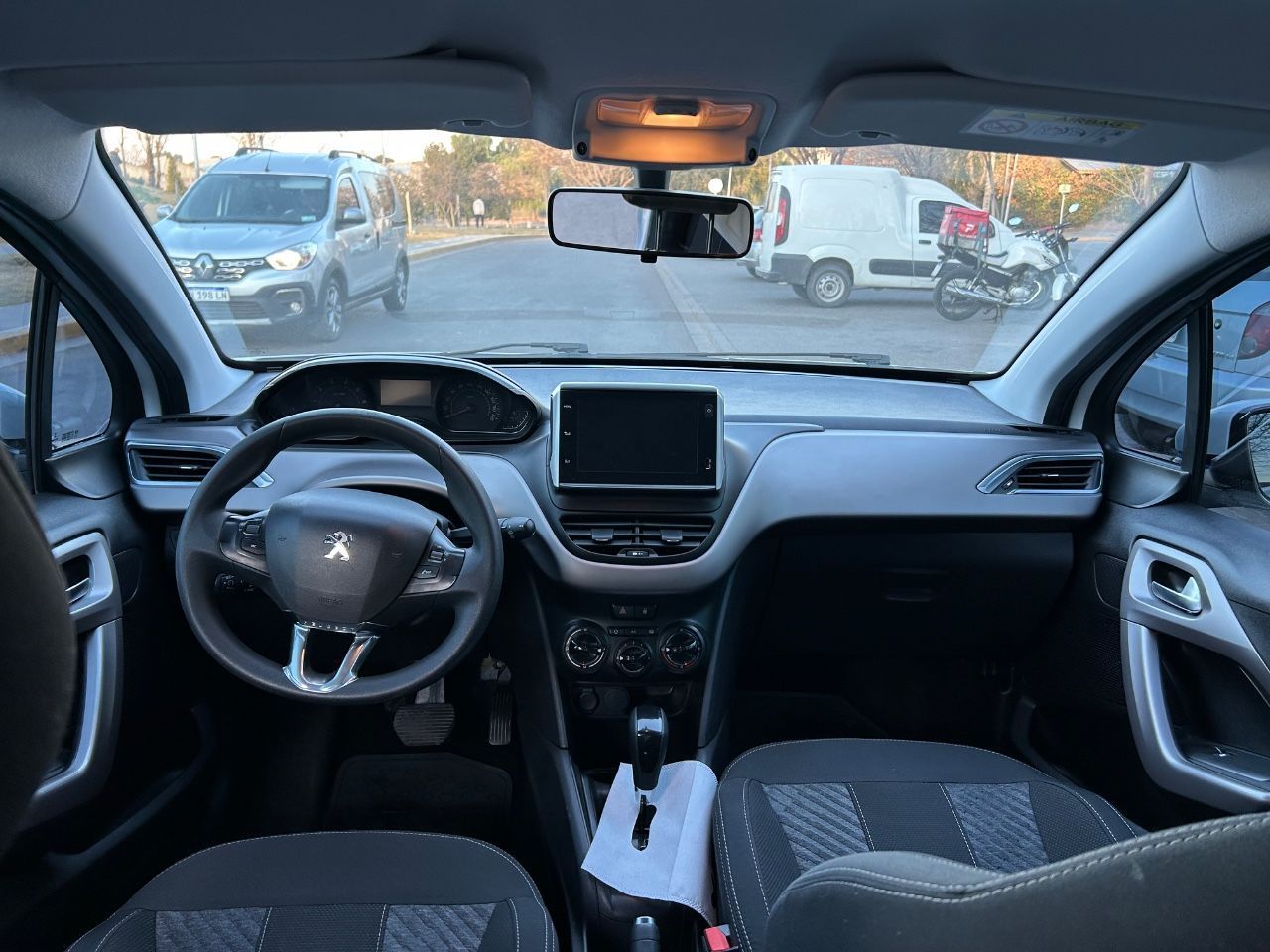 Peugeot 208 Usado Financiado en Mendoza, deRuedas