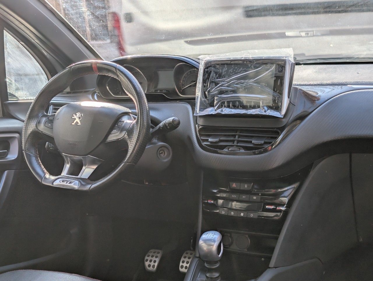 Peugeot 208 Usado Financiado en Mendoza, deRuedas