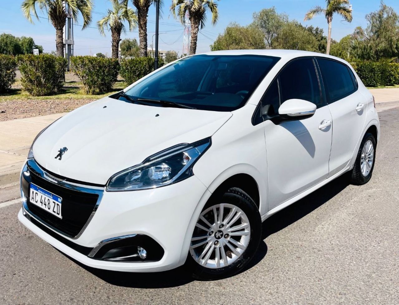 Peugeot 208 Usado Financiado en Mendoza, deRuedas
