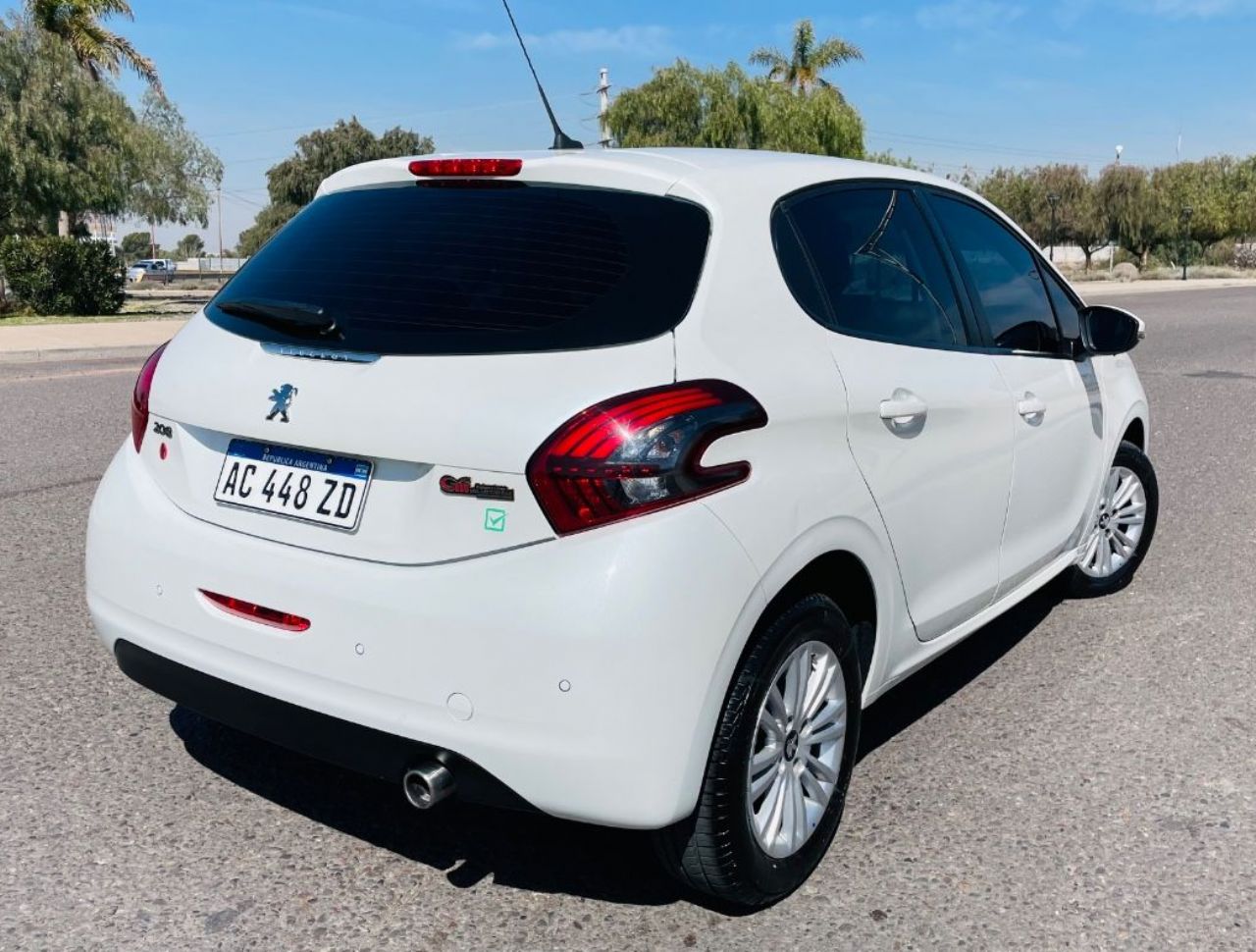 Peugeot 208 Usado Financiado en Mendoza, deRuedas