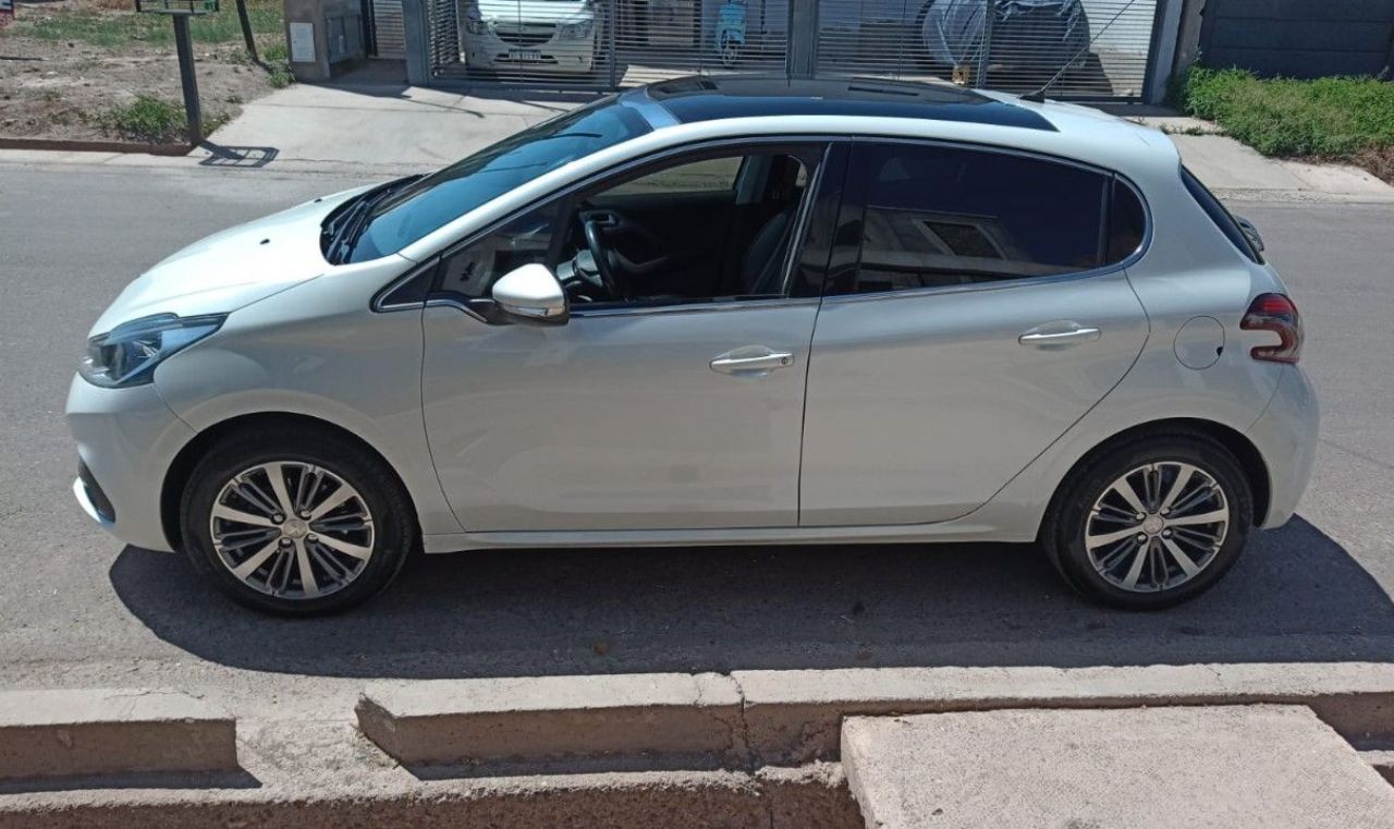 Peugeot 208 Usado en Mendoza, deRuedas