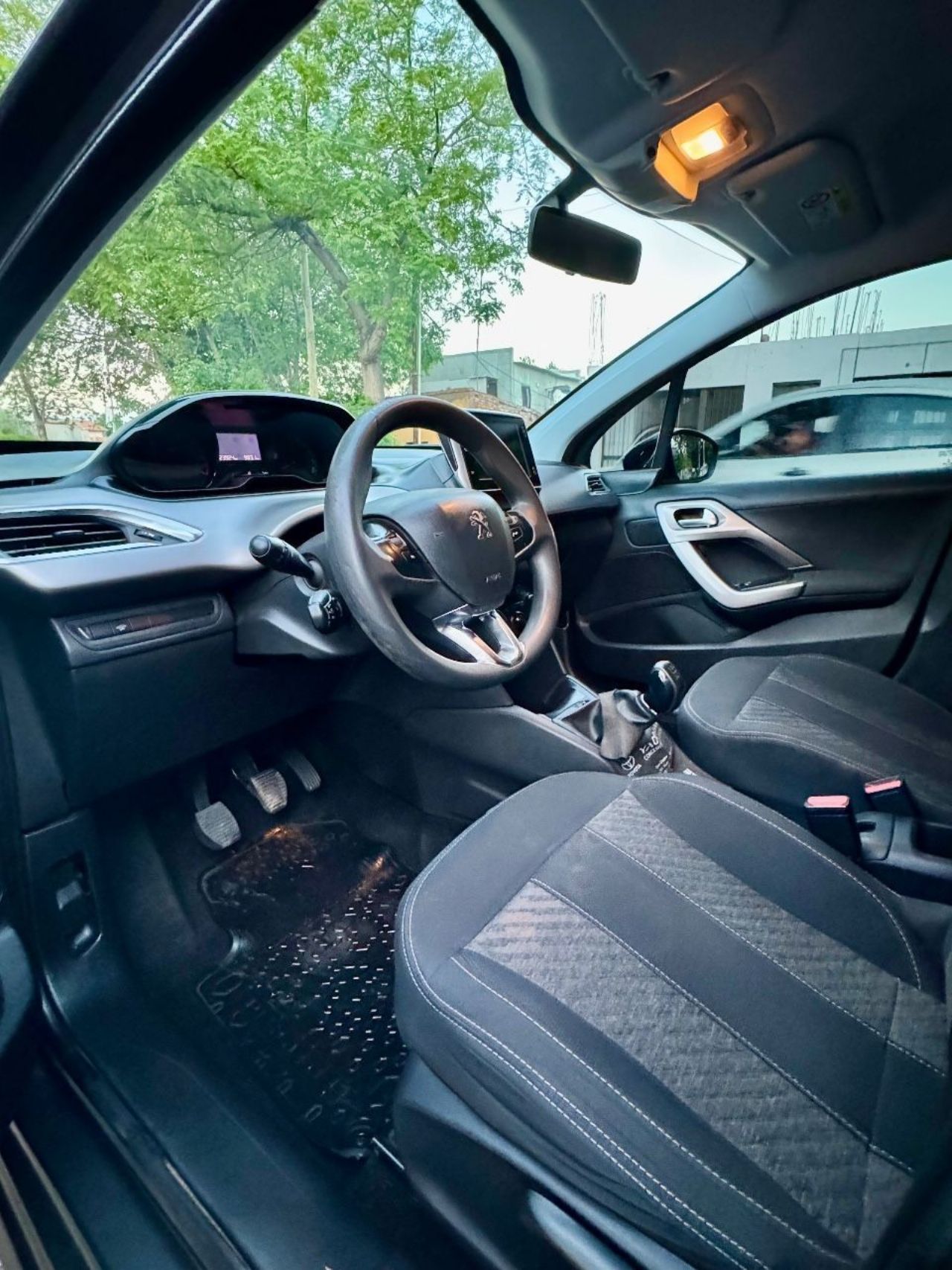 Peugeot 208 Usado Financiado en Mendoza, deRuedas