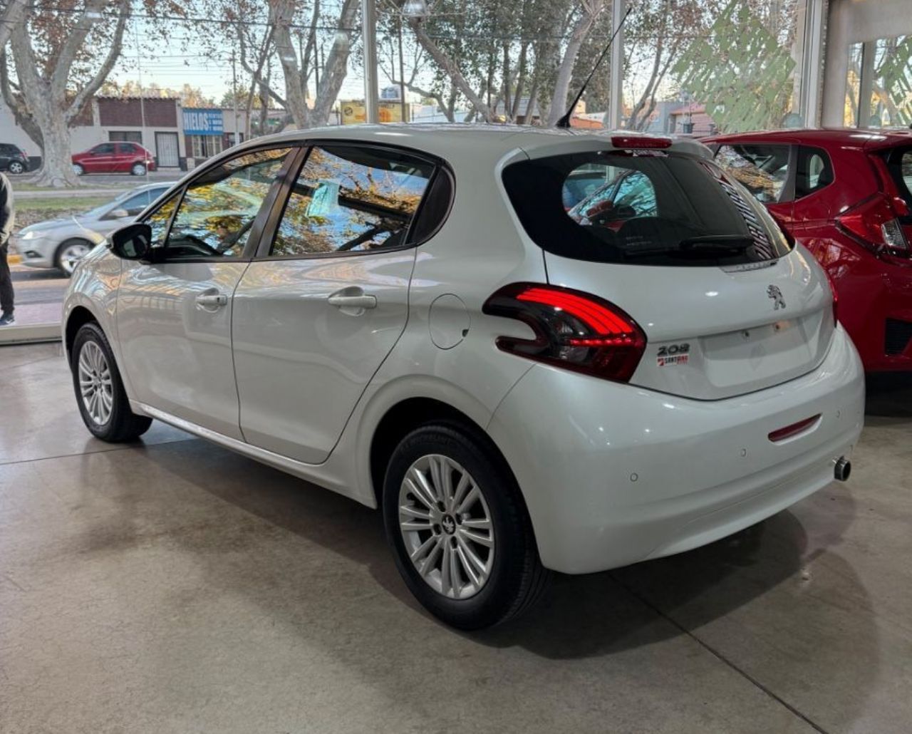 Peugeot 208 Usado Financiado en Mendoza, deRuedas