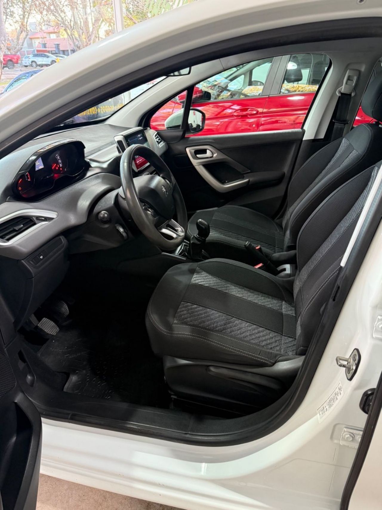 Peugeot 208 Usado Financiado en Mendoza, deRuedas