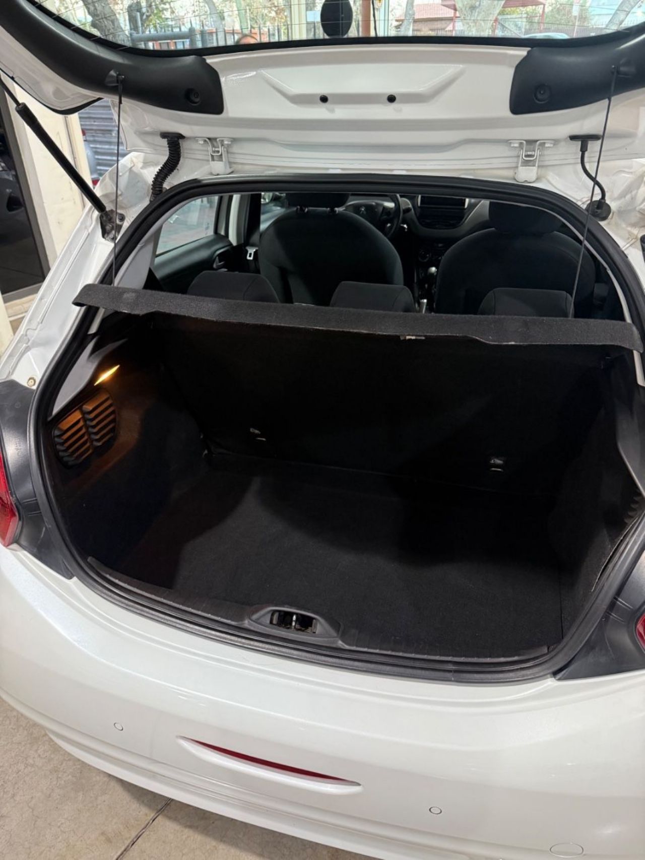 Peugeot 208 Usado Financiado en Mendoza, deRuedas