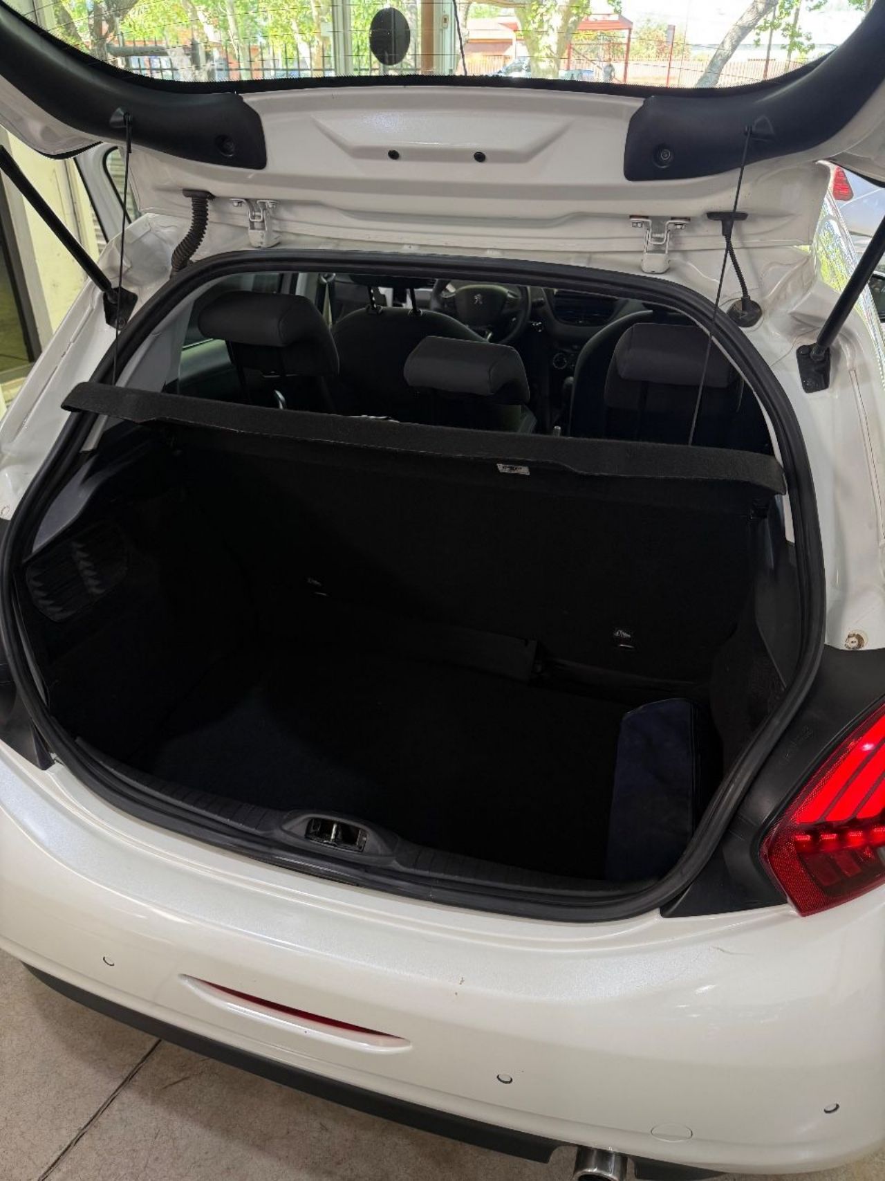 Peugeot 208 Usado Financiado en Mendoza, deRuedas