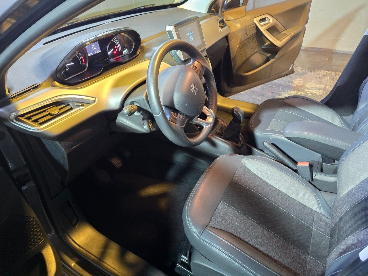 Peugeot 208 Usado Financiado en Mendoza, deRuedas