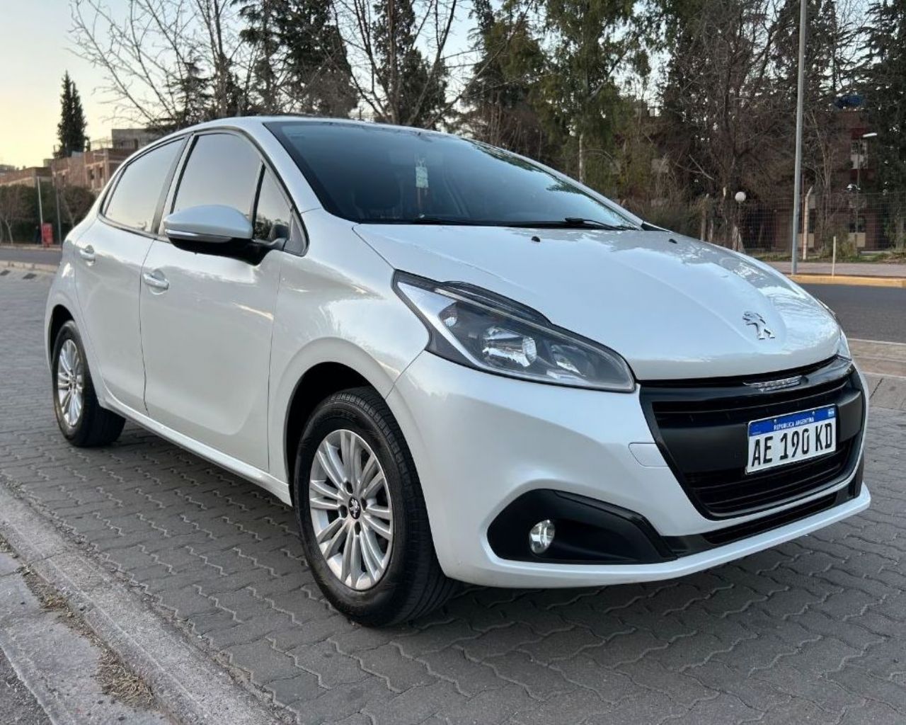 Peugeot 208 Usado Financiado en Mendoza, deRuedas
