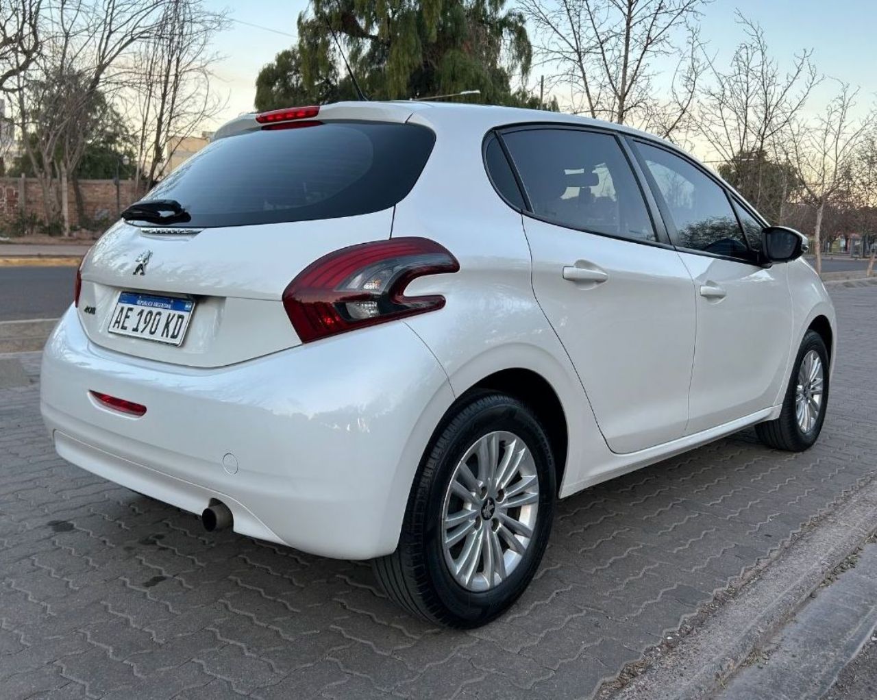 Peugeot 208 Usado Financiado en Mendoza, deRuedas