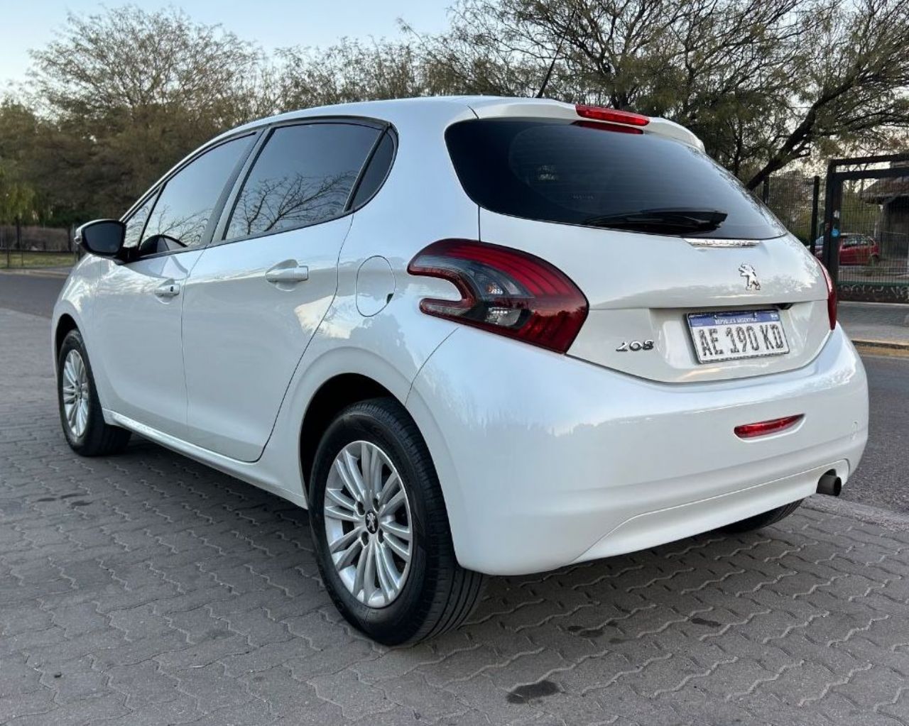 Peugeot 208 Usado Financiado en Mendoza, deRuedas