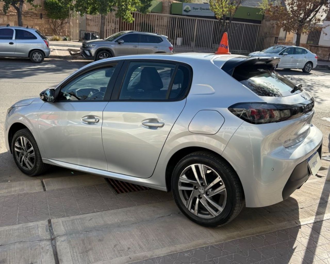 Peugeot 208 Usado Financiado en Mendoza, deRuedas