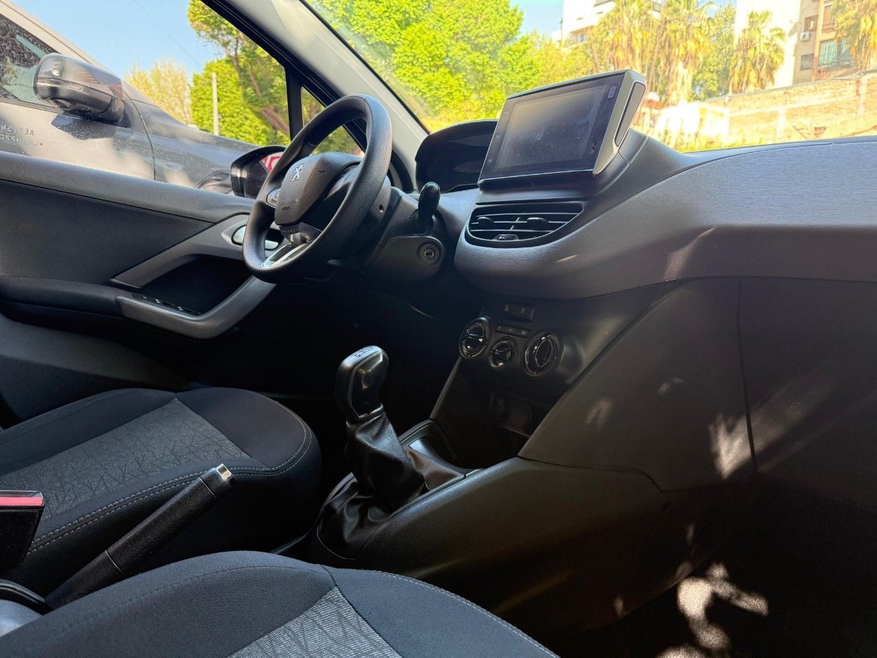 Peugeot 208 Usado Financiado en Mendoza, deRuedas