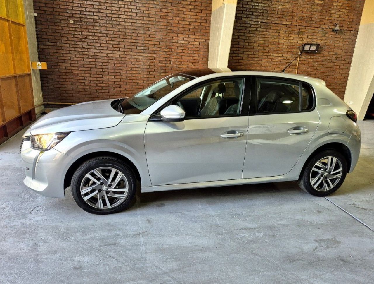 Peugeot 208 Usado Financiado en Mendoza, deRuedas