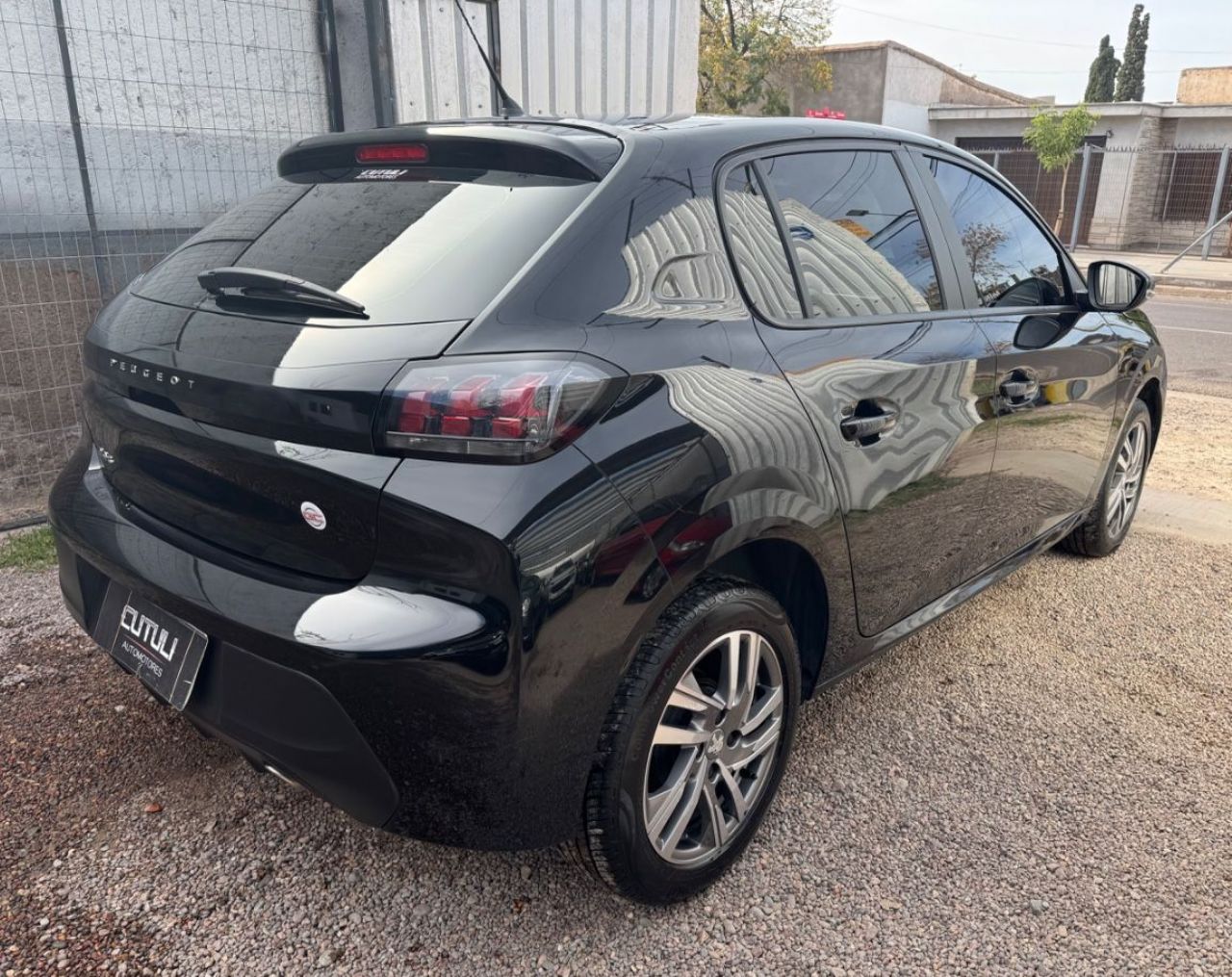 Peugeot 208 Usado Financiado en Mendoza, deRuedas