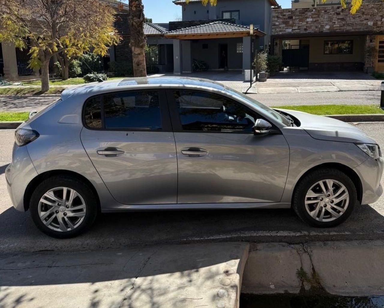 Peugeot 208 Usado en Mendoza, deRuedas