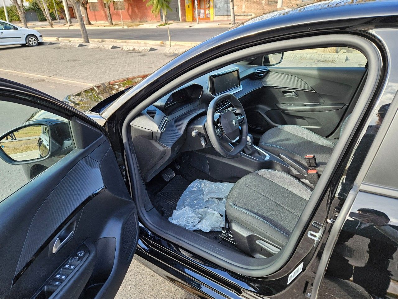 Peugeot 208 Usado Financiado en Mendoza, deRuedas