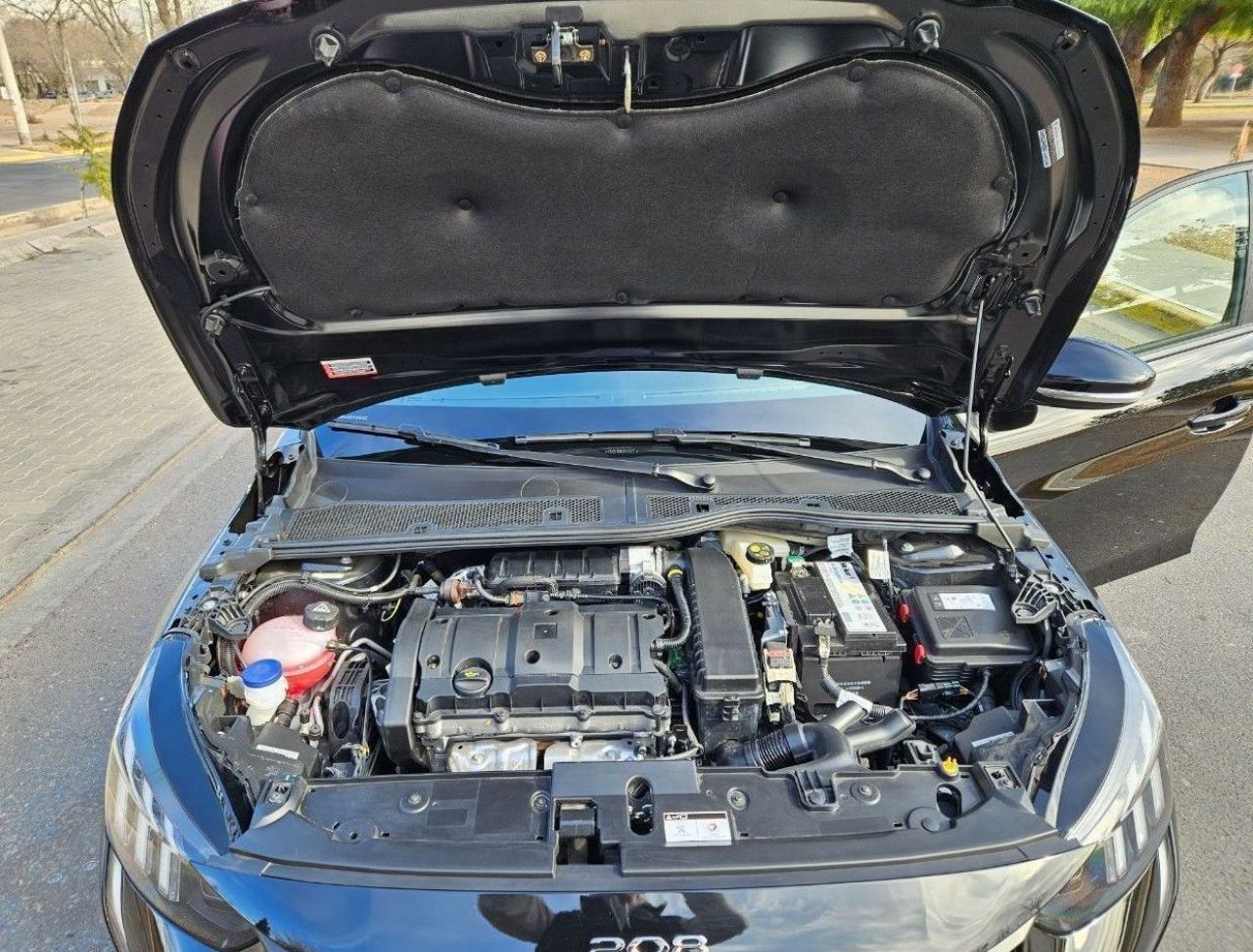Peugeot 208 Usado Financiado en Mendoza, deRuedas