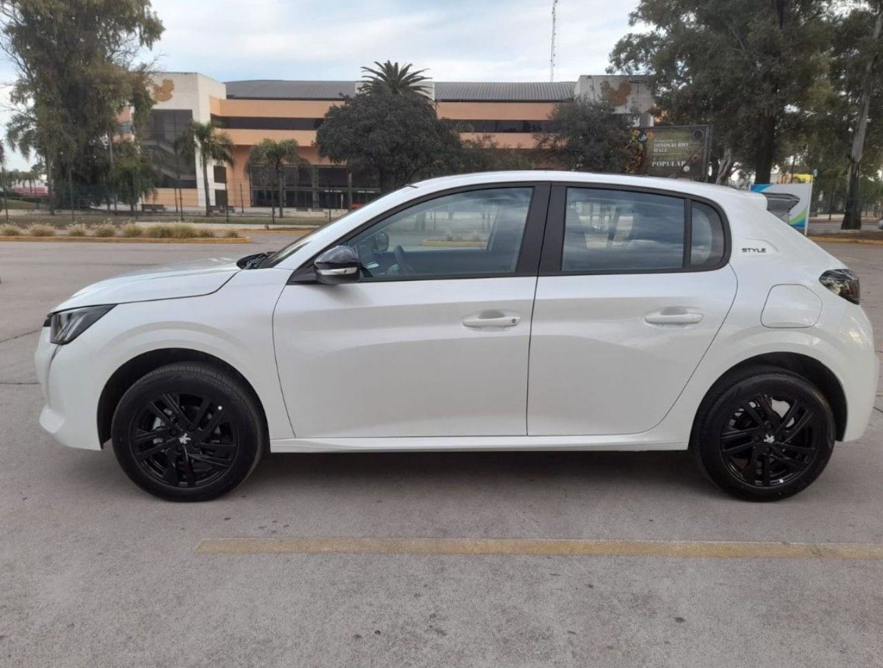 Peugeot 208 Nuevo en Córdoba, deRuedas