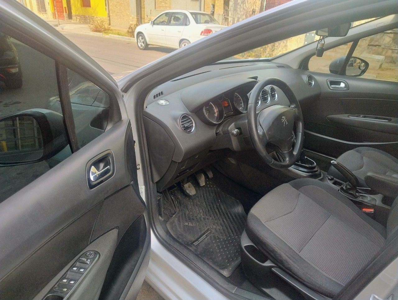 Peugeot 308 Usado Financiado en Mendoza, deRuedas