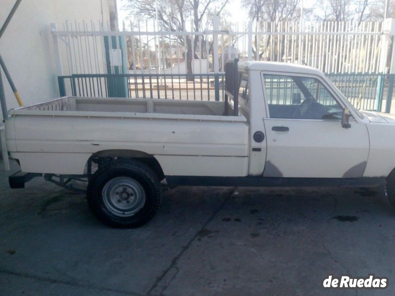 Peugeot 504 Pick-Up Usada en Mendoza, deRuedas