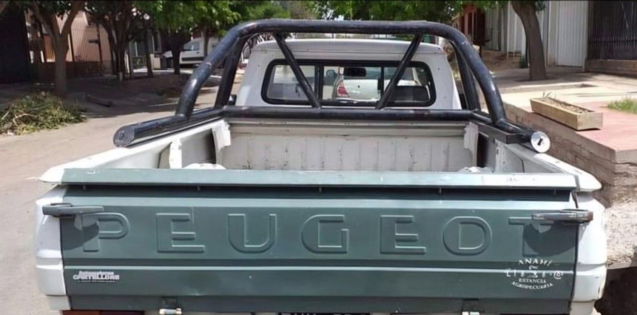 Peugeot 504 Pick-Up Usada en Mendoza, deRuedas