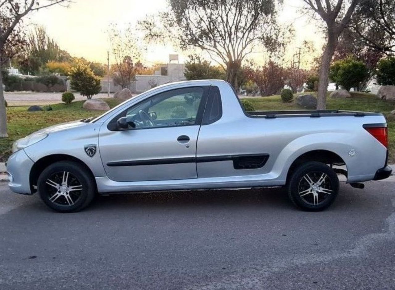 Peugeot Hoggar Usada en Mendoza, deRuedas