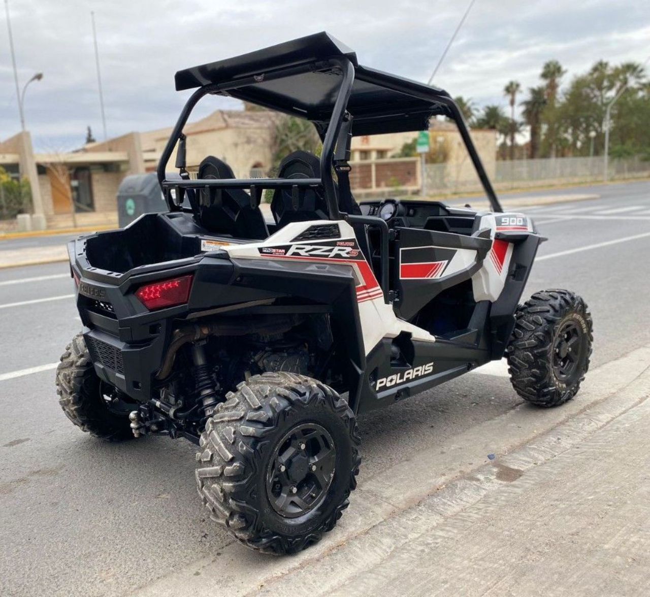 Polaris RZR Usado en San Juan, deRuedas