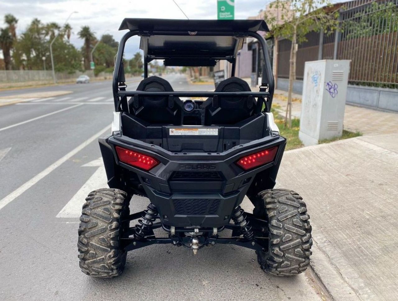 Polaris RZR Usado en San Juan, deRuedas