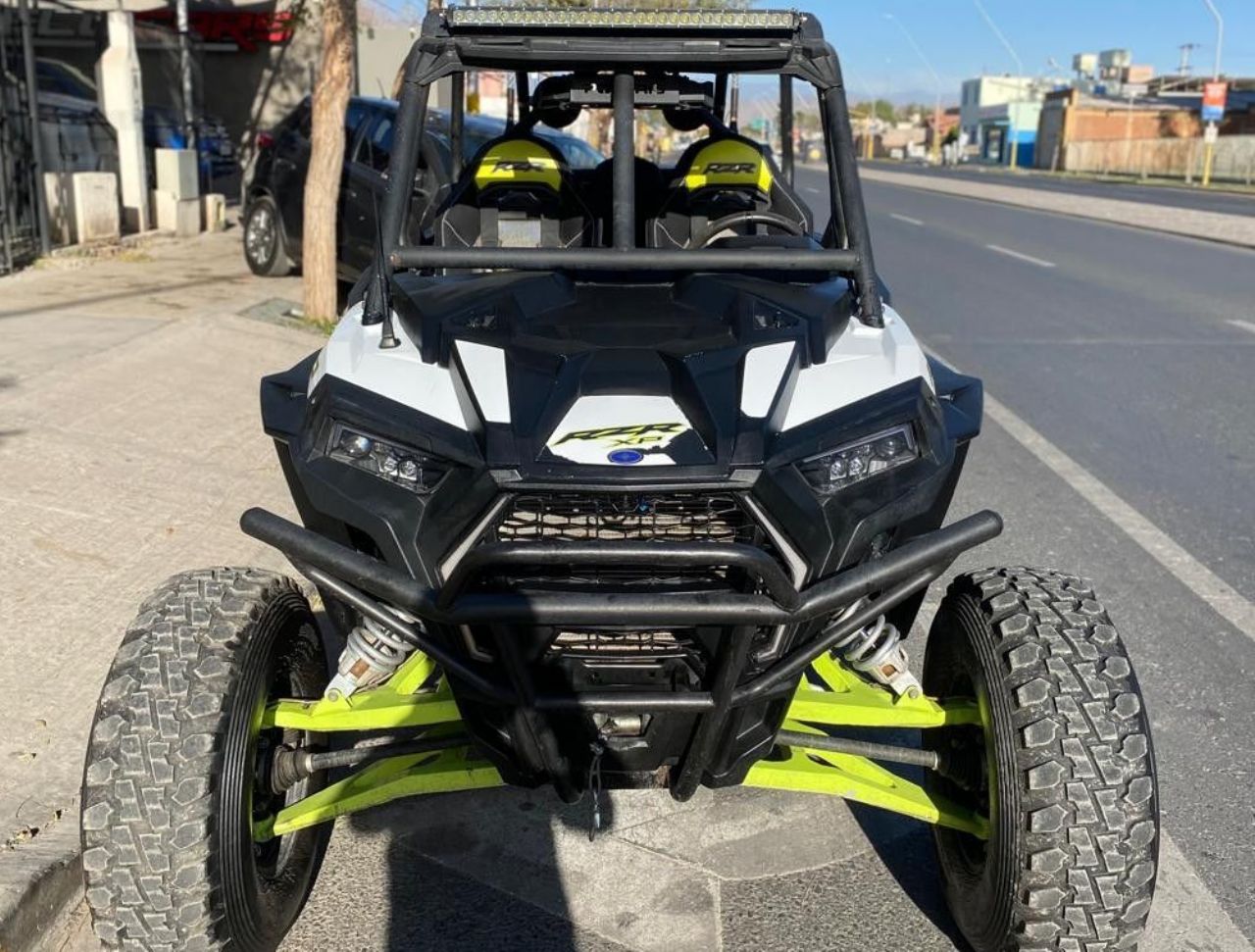 Polaris RZR Usado en San Juan, deRuedas
