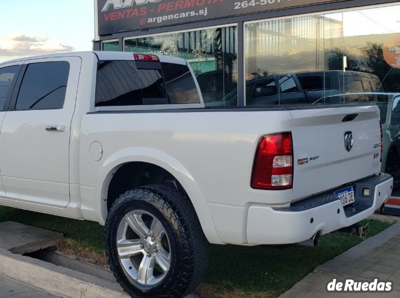 RAM 1500 Usada en San Juan, deRuedas