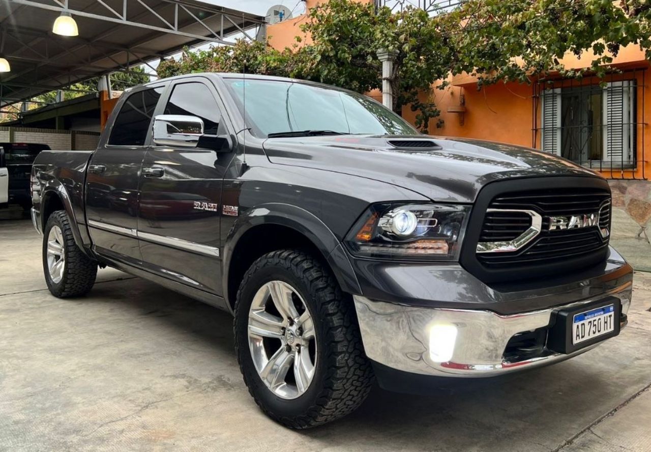 RAM 1500 Usada en San Juan, deRuedas