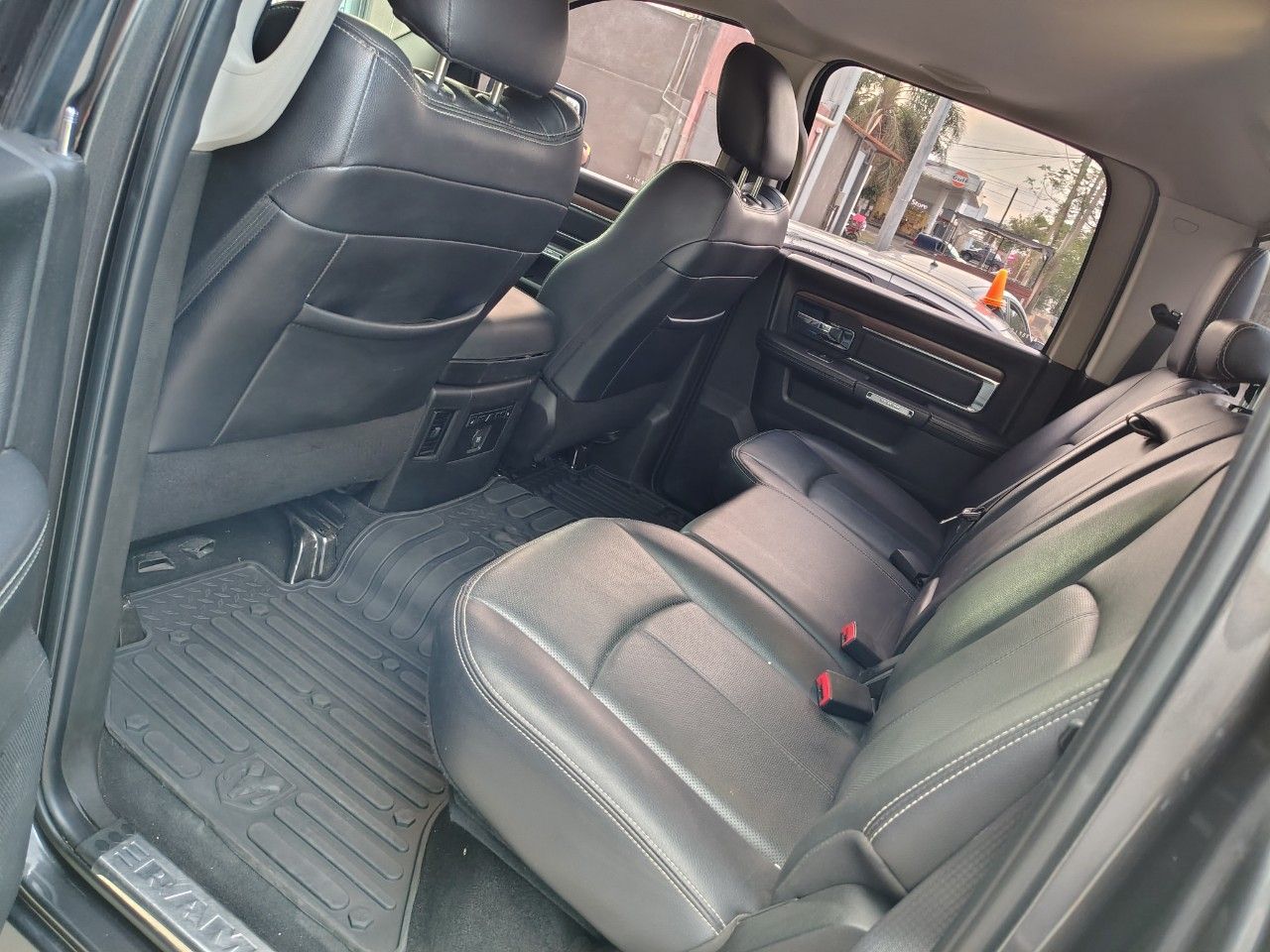 RAM 1500 Usada Financiado en San Juan, deRuedas