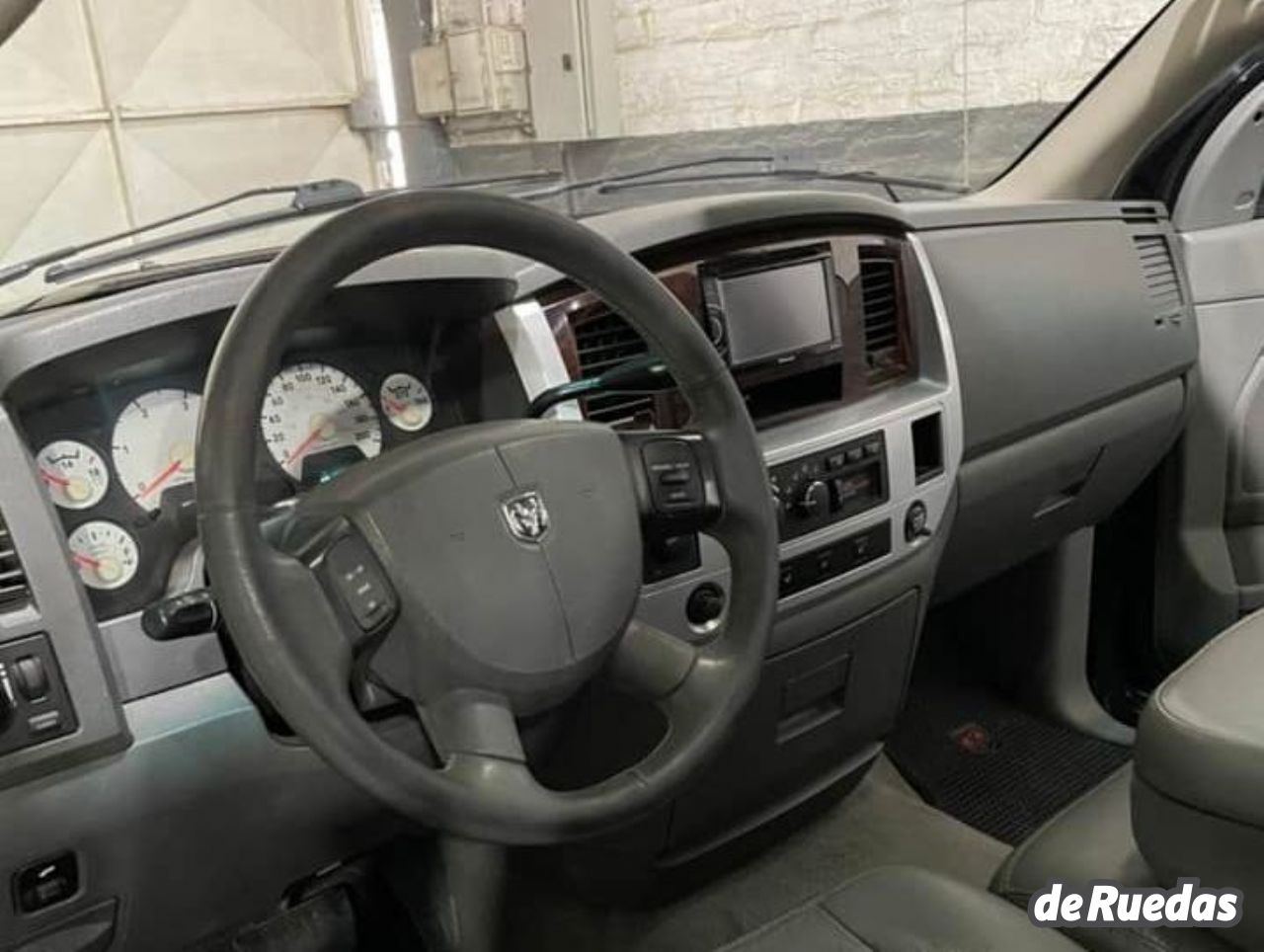 RAM 2500 Usada en San Juan, deRuedas