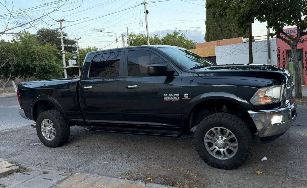 RAM 2500 Usada en San Juan, deRuedas