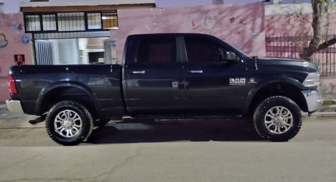 RAM 2500 Usada en San Juan, deRuedas
