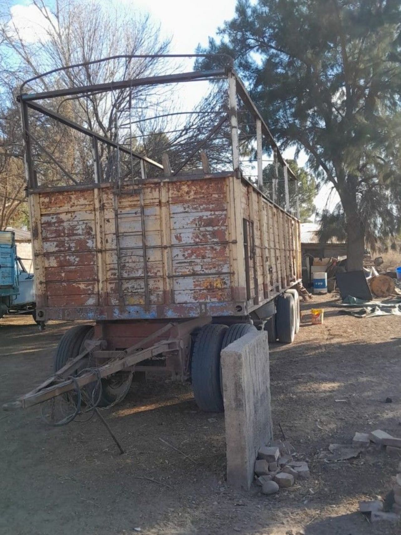 Remolque 3 ejes Usado en Mendoza, deRuedas