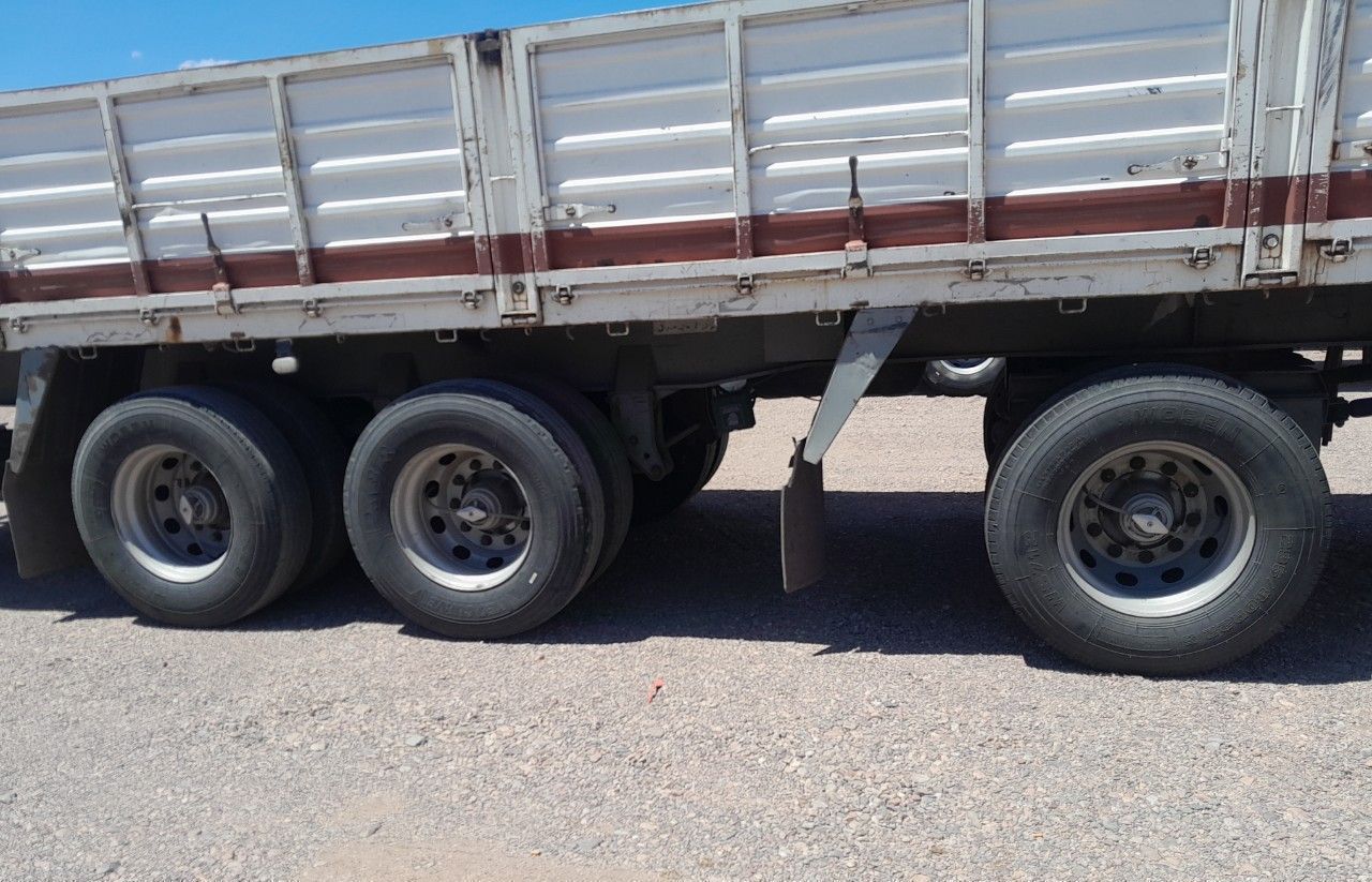 Remolque 3 ejes Usado en Mendoza, deRuedas
