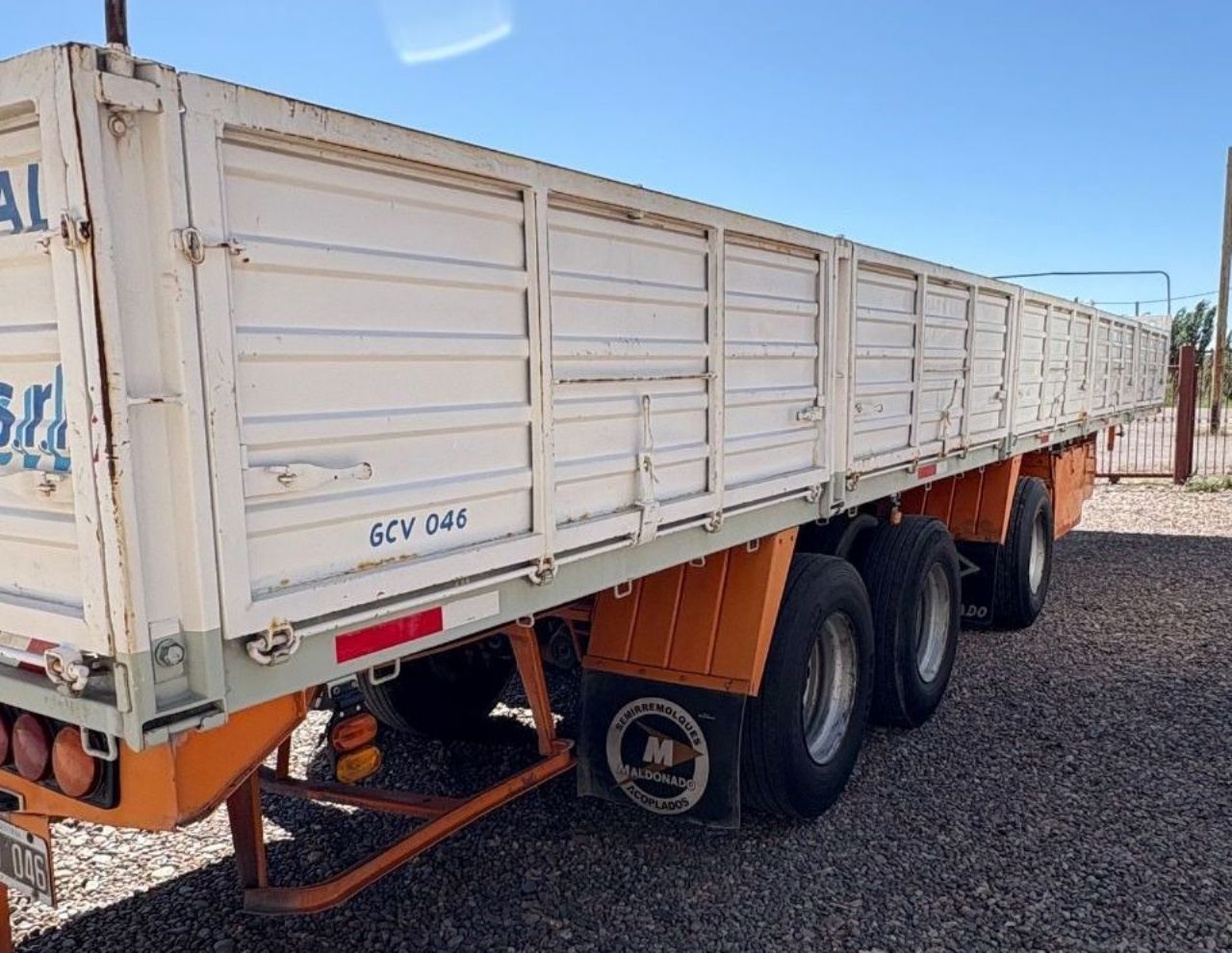 Remolque 3 ejes Usado en Mendoza, deRuedas
