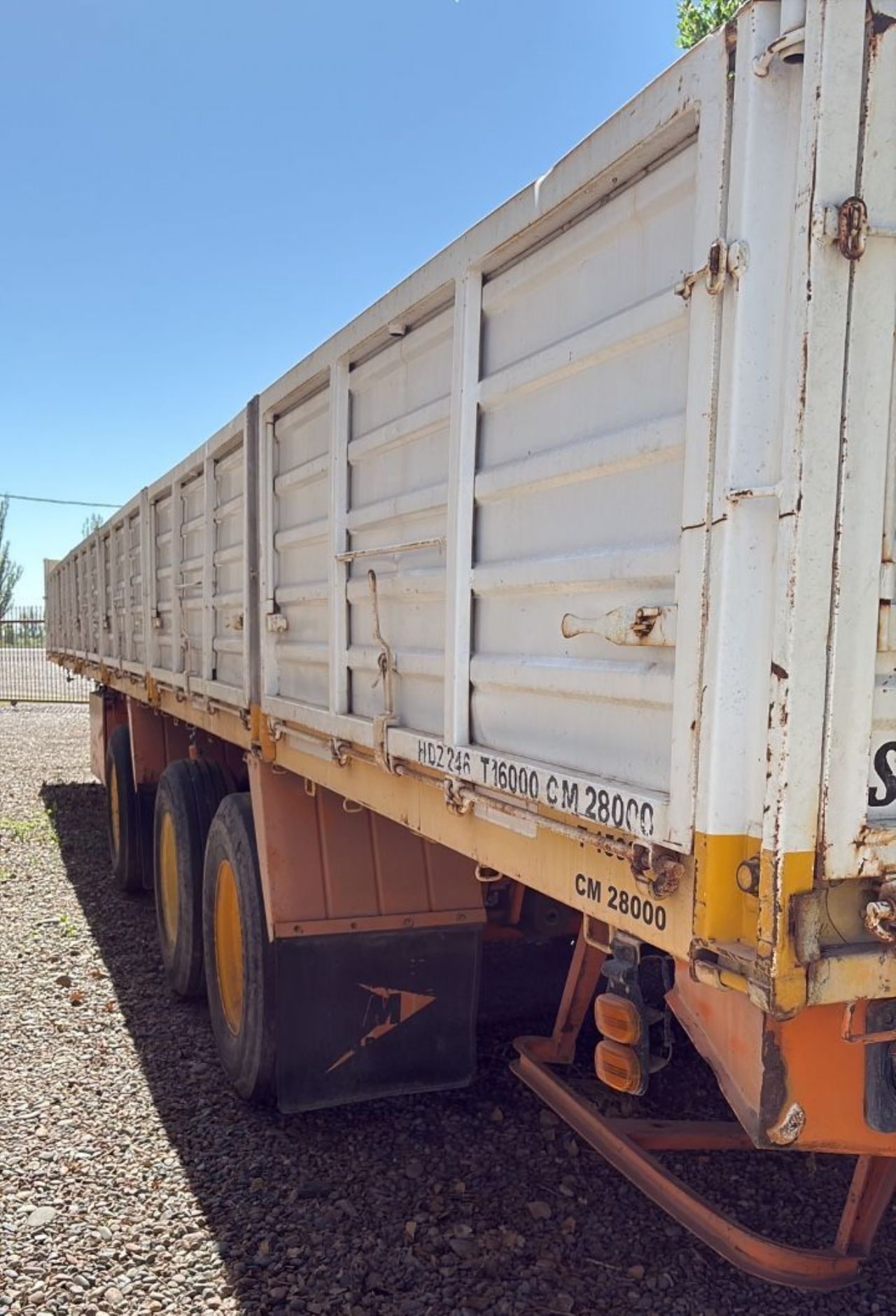 Remolque 3 ejes Usado en Mendoza, deRuedas