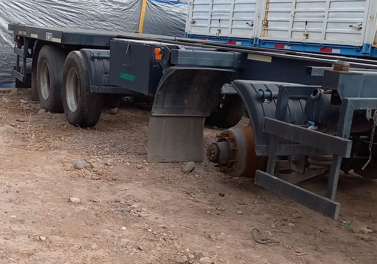 Remolque 3 ejes Usado en Mendoza, deRuedas