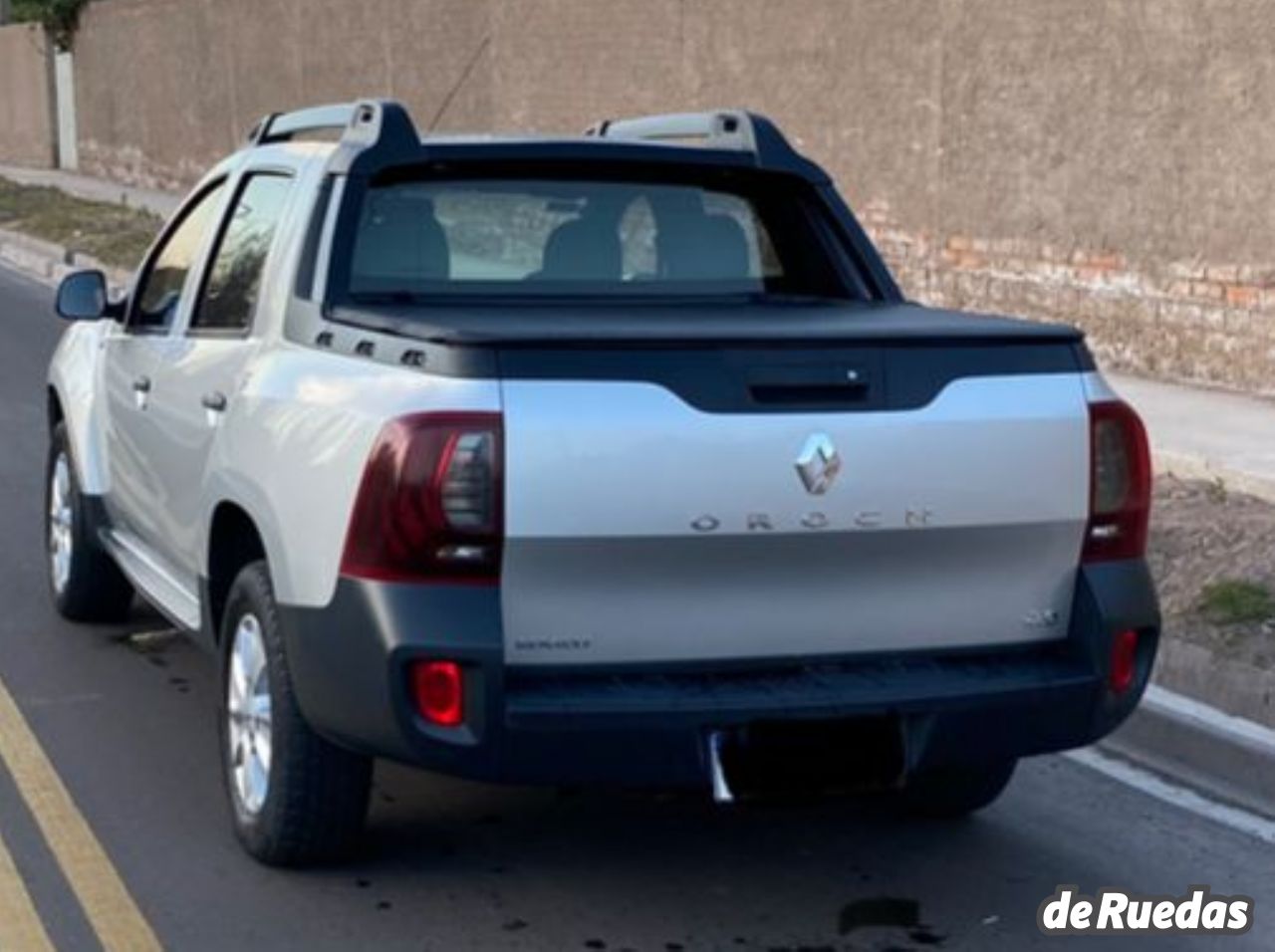 Renault Duster Oroch Usada en Mendoza, deRuedas