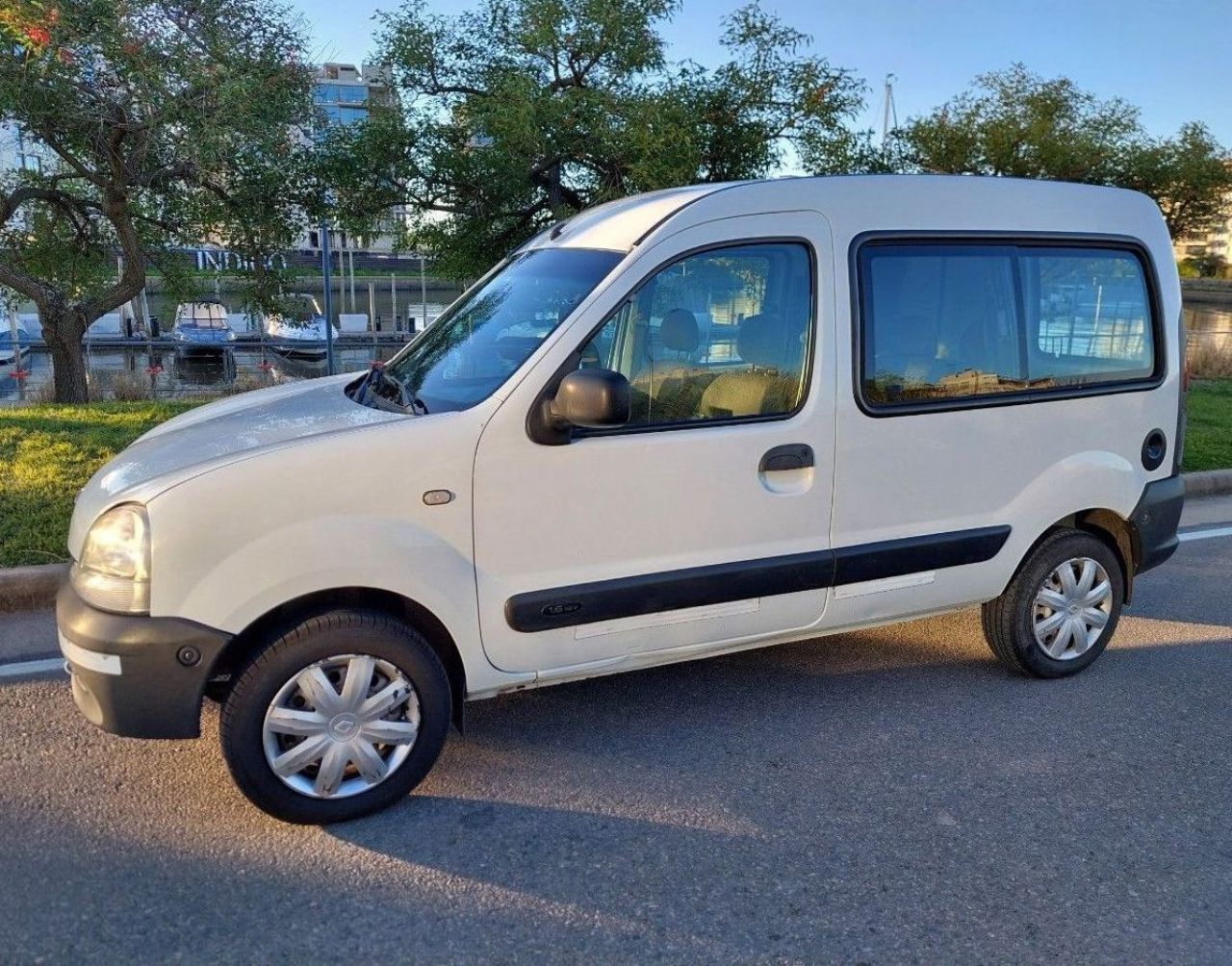 Renault Kangoo Usada en Buenos Aires, deRuedas