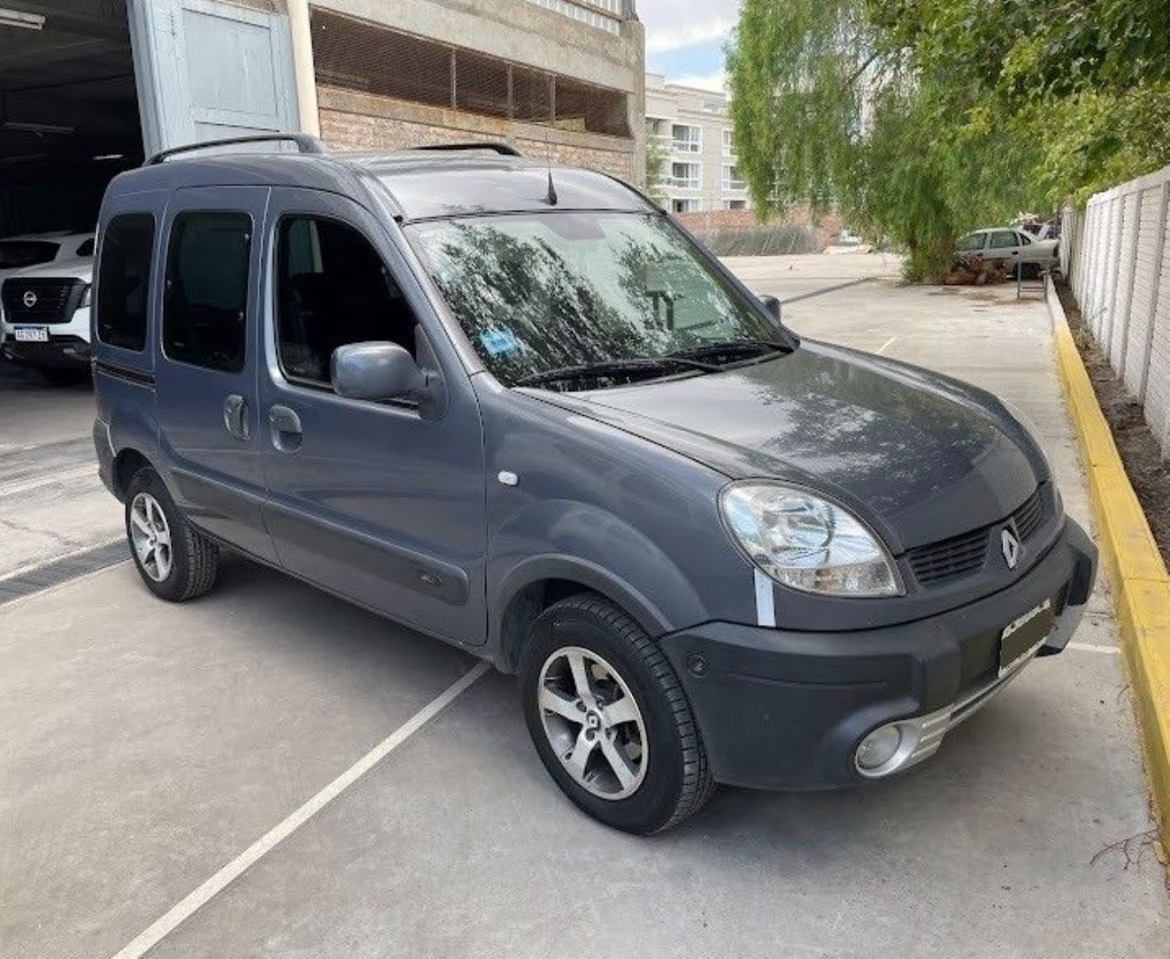 Renault Kangoo Usada en San Juan, deRuedas