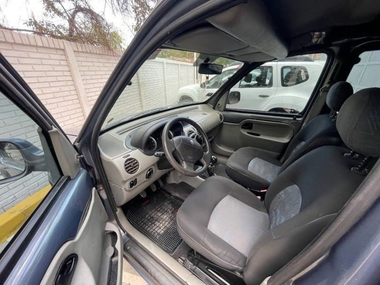 Renault Kangoo Usada en San Juan, deRuedas