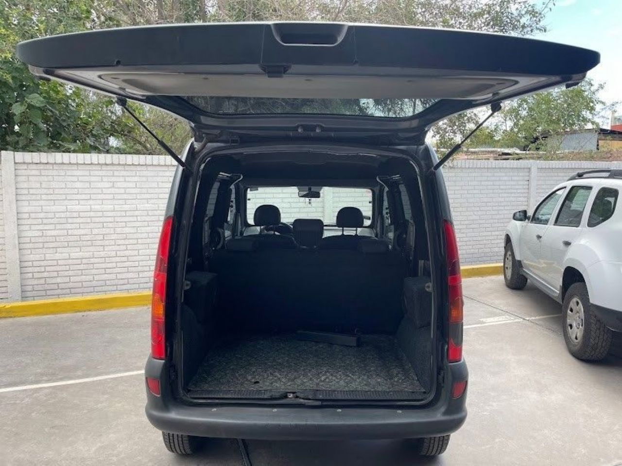 Renault Kangoo Usada en San Juan, deRuedas