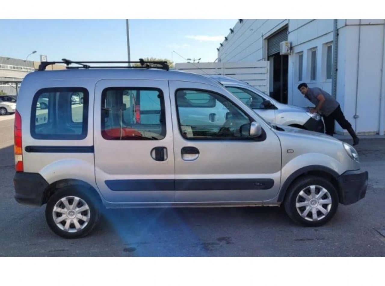 Renault Kangoo Usada en San Juan, deRuedas