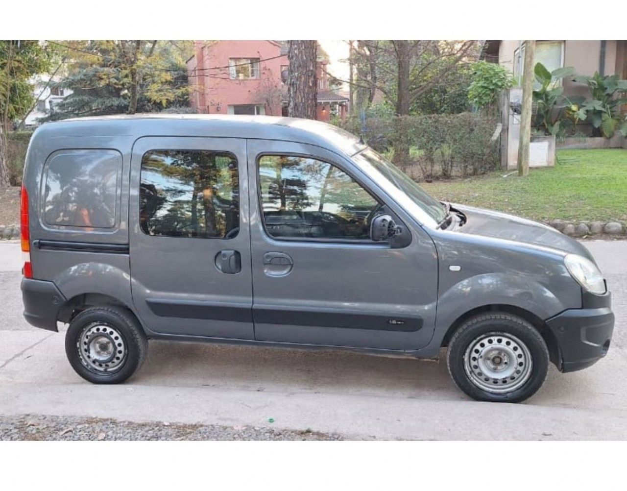 Renault Kangoo Usada en Tucumán, deRuedas