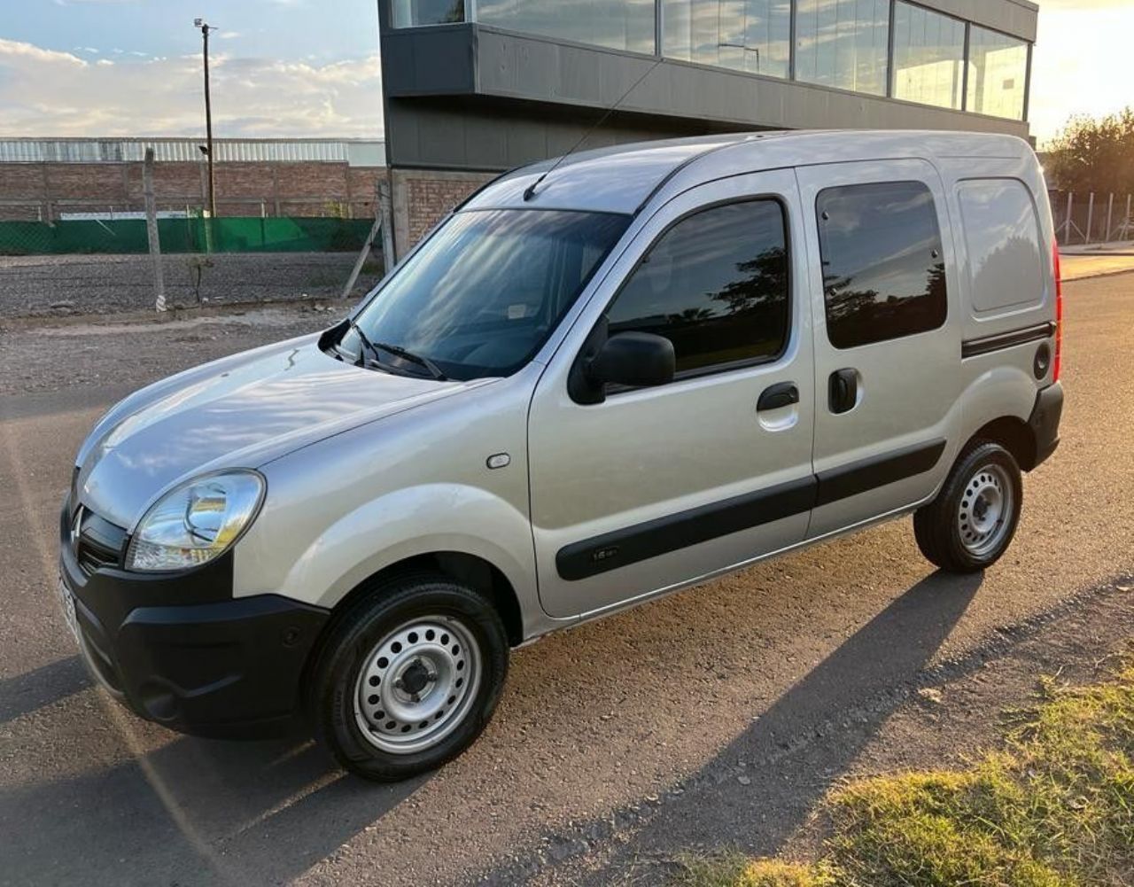 Renault Kangoo Usada en San Juan, deRuedas