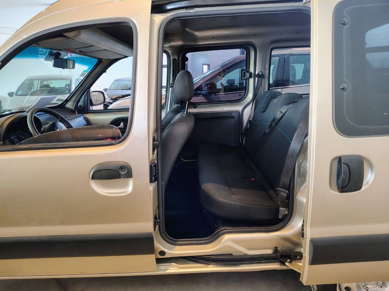 Renault Kangoo Usada Financiado en Córdoba, deRuedas